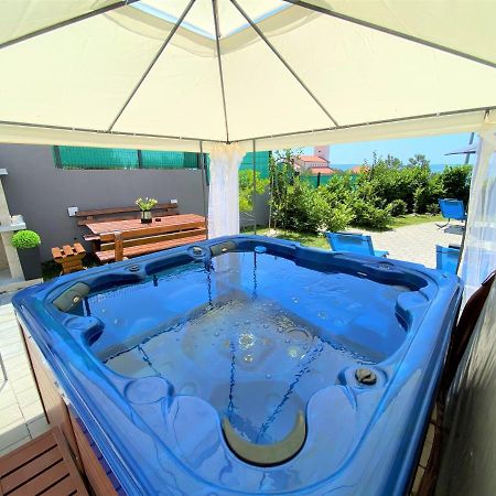 Lux Apartment Sea Shell With Jacuzzi Макарска Екстериор снимка