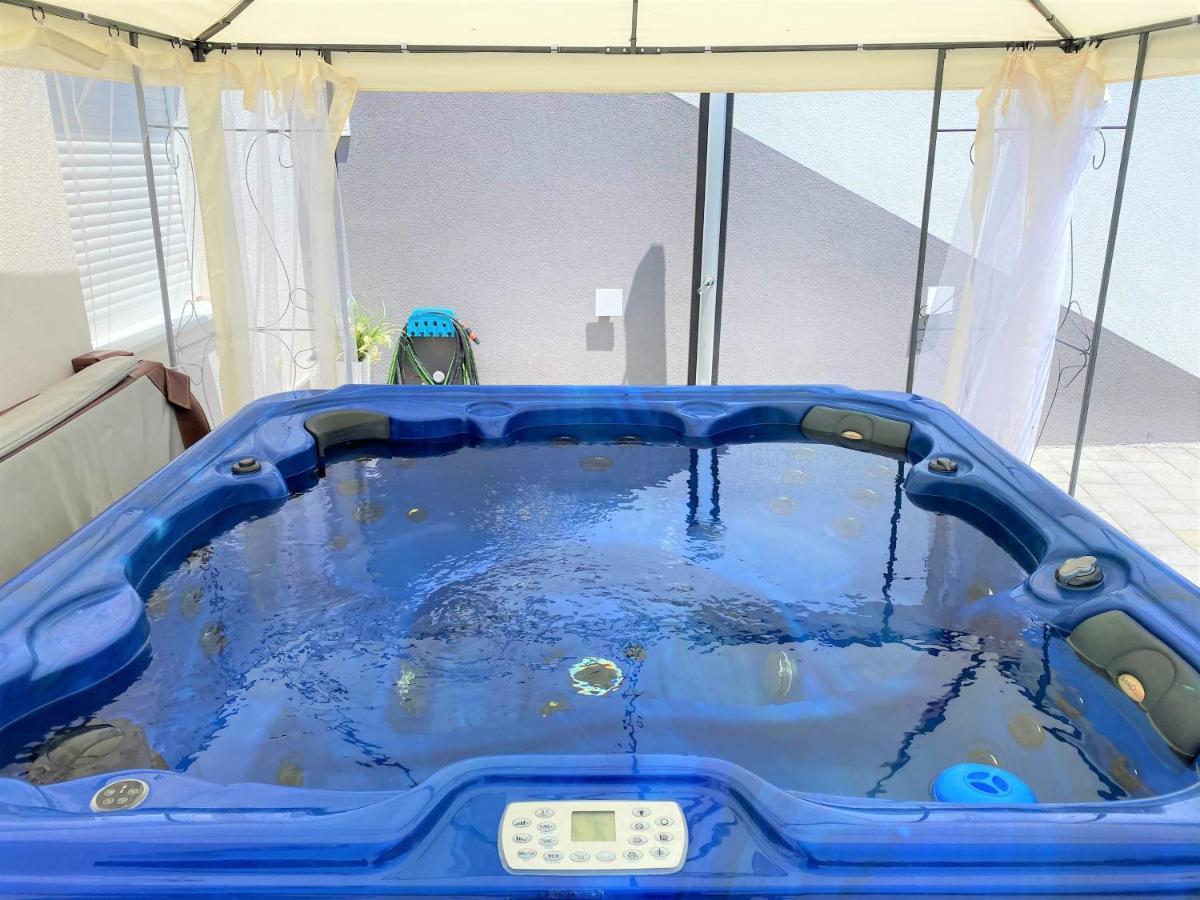 Lux Apartment Sea Shell With Jacuzzi Макарска Екстериор снимка