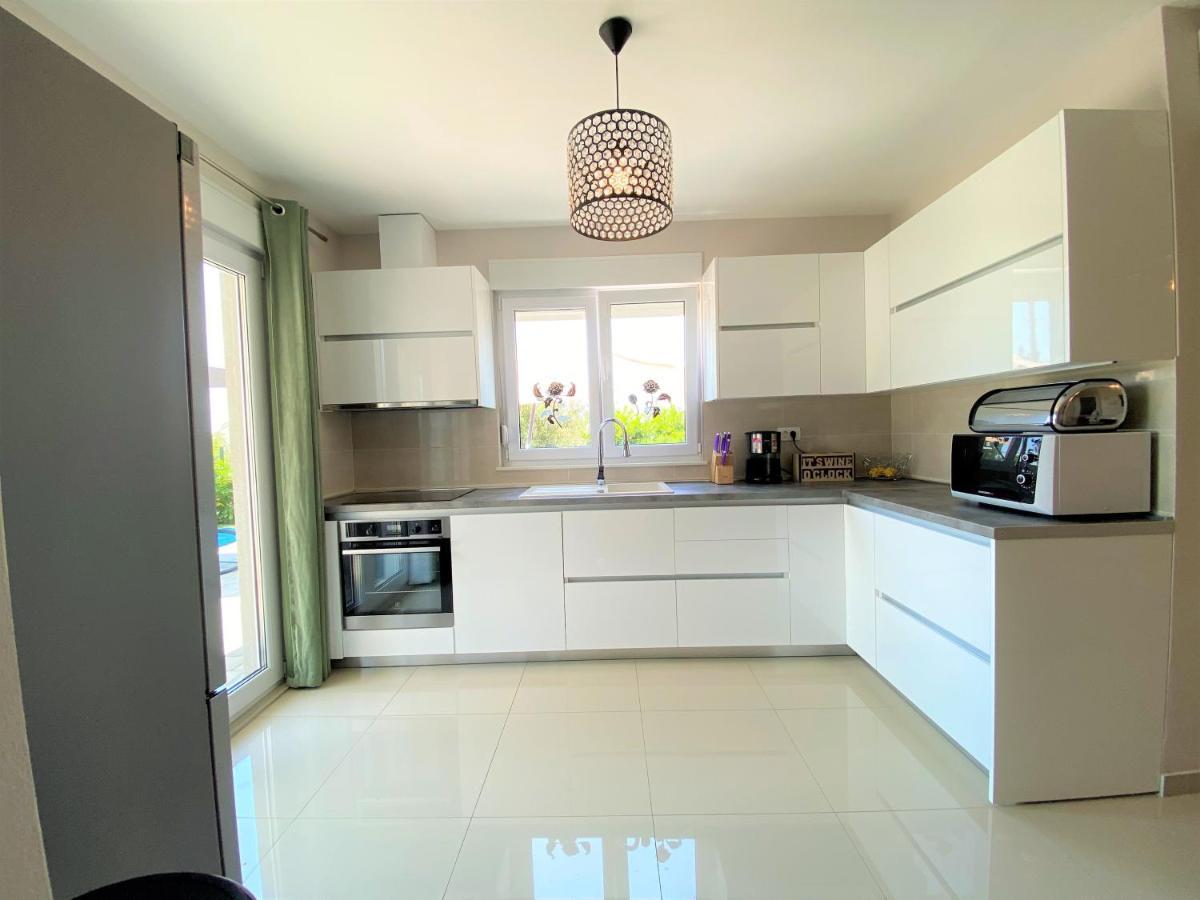 Lux Apartment Sea Shell With Jacuzzi Макарска Екстериор снимка