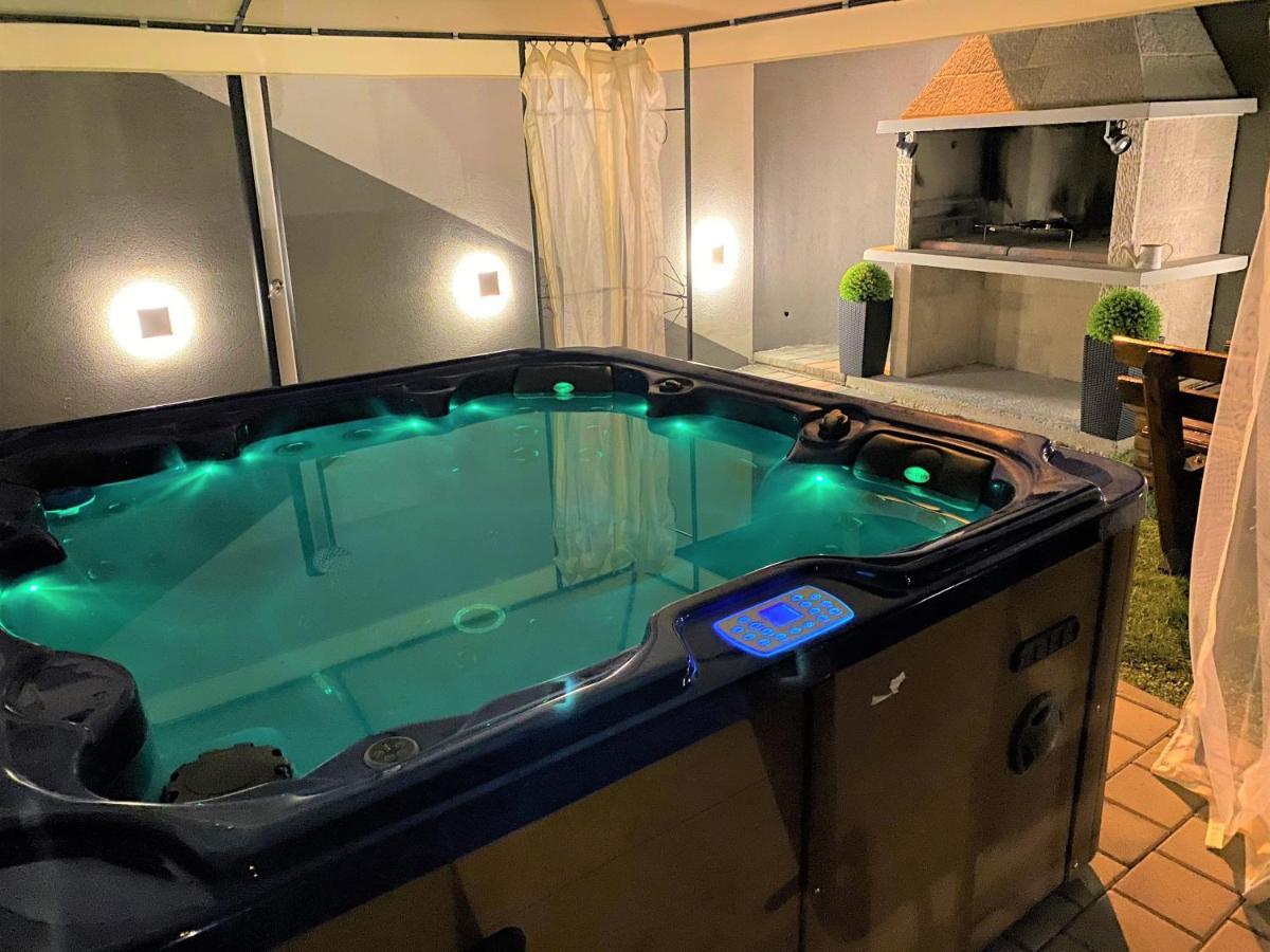 Lux Apartment Sea Shell With Jacuzzi Макарска Екстериор снимка