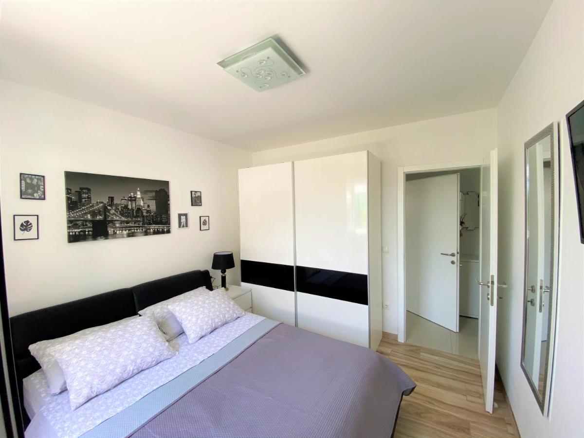 Lux Apartment Sea Shell With Jacuzzi Макарска Екстериор снимка