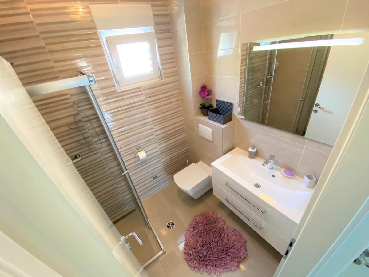 Lux Apartment Sea Shell With Jacuzzi Макарска Екстериор снимка