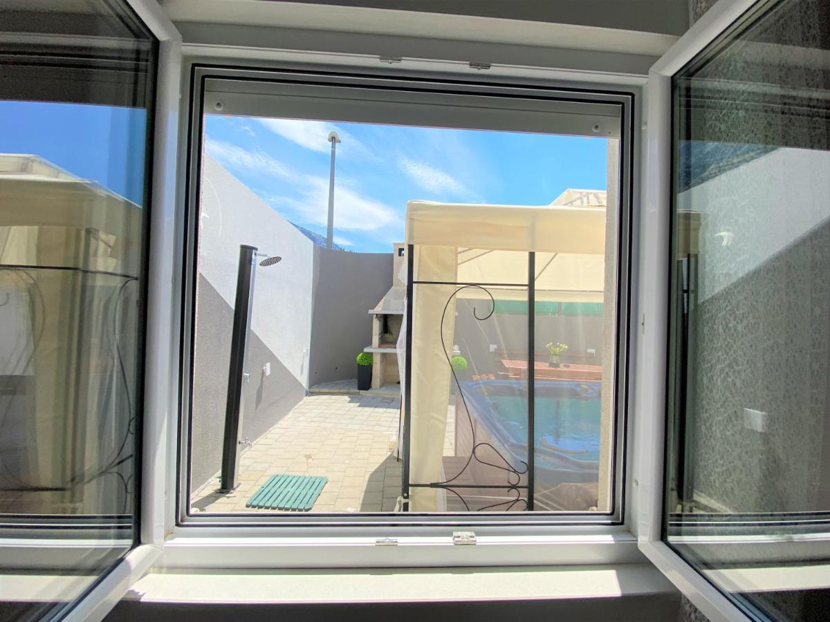 Lux Apartment Sea Shell With Jacuzzi Макарска Екстериор снимка