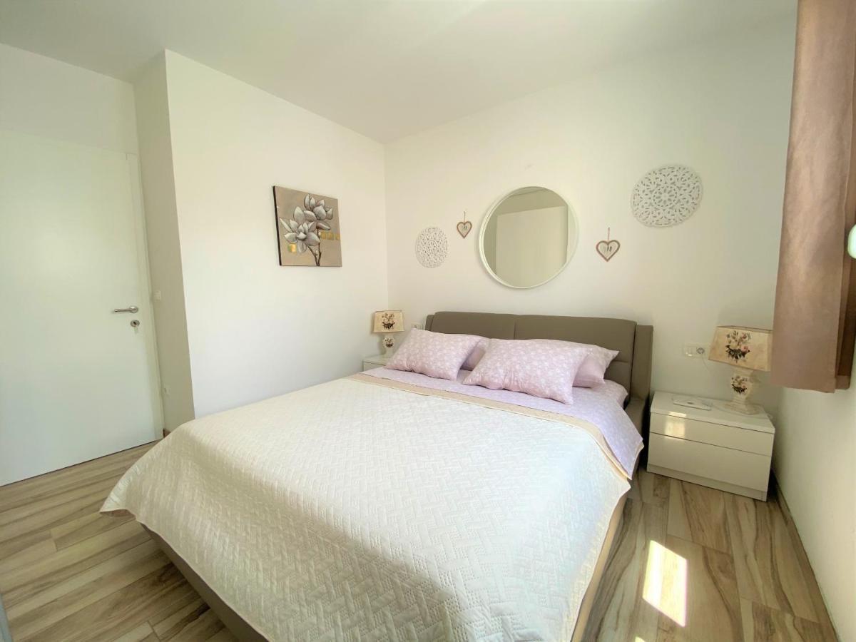 Lux Apartment Sea Shell With Jacuzzi Макарска Екстериор снимка